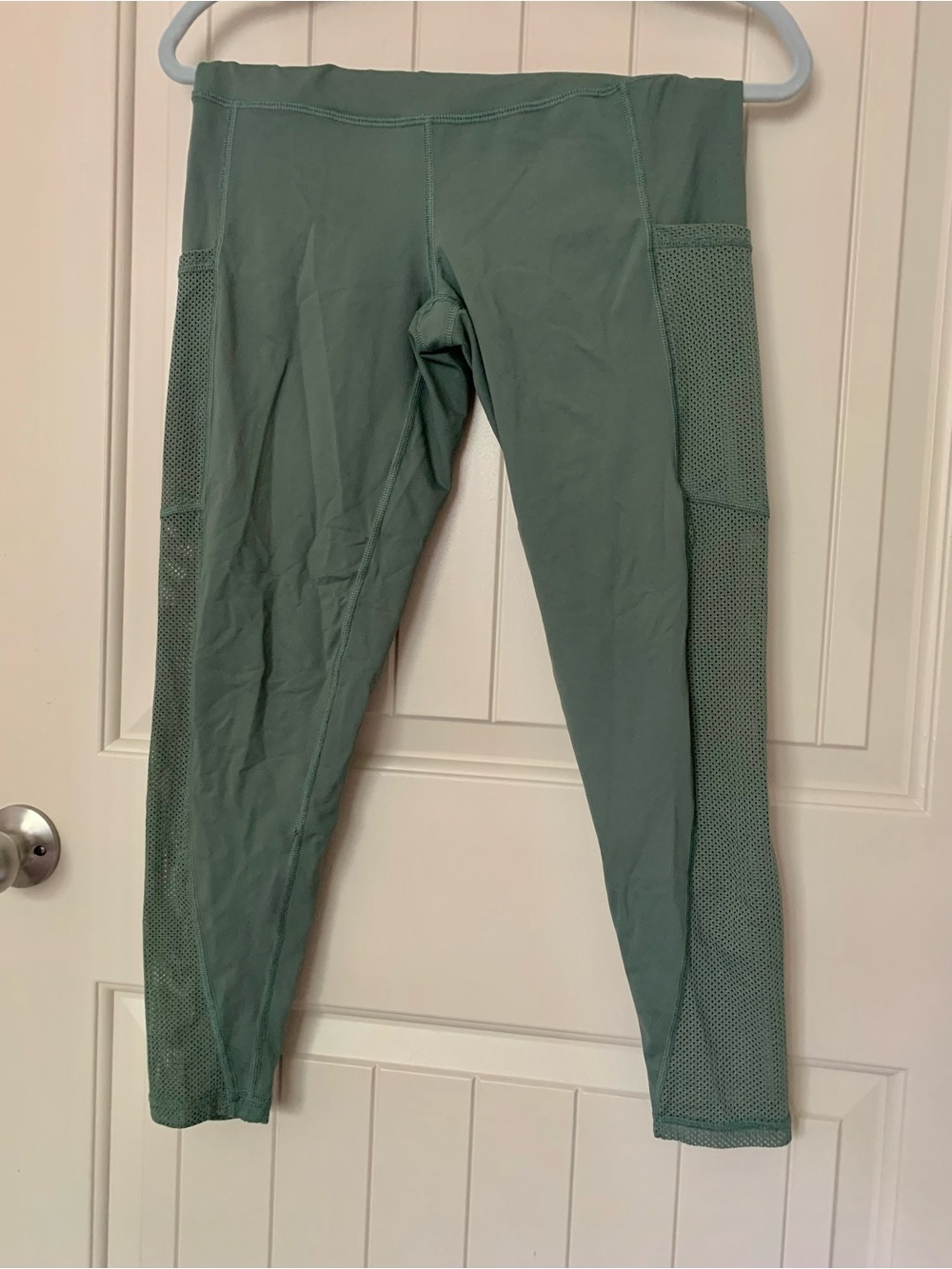Aerie Sage Green Move Pocket Leggings Sz M